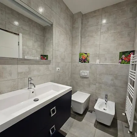 E21 Apartment *