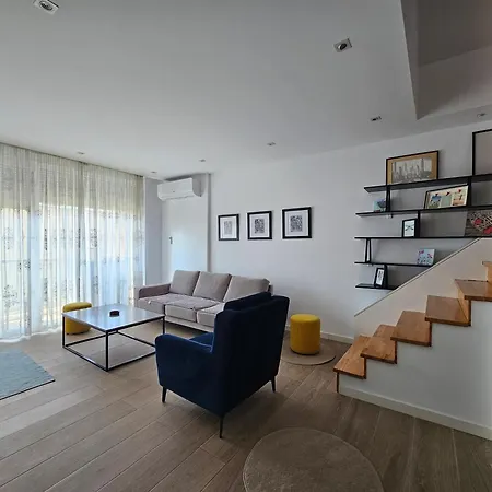 E21 Apartment *
