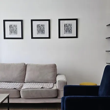 Apartment E21 *
