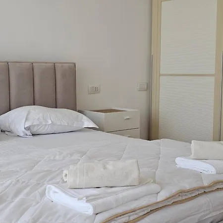 Apartment E21 *