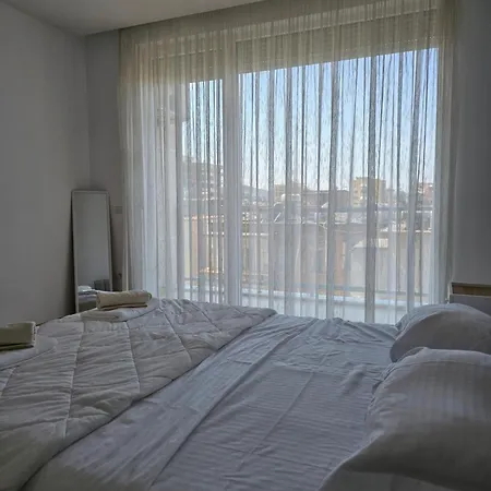 Apartment E21 *