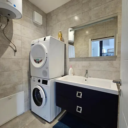 Apartment E21